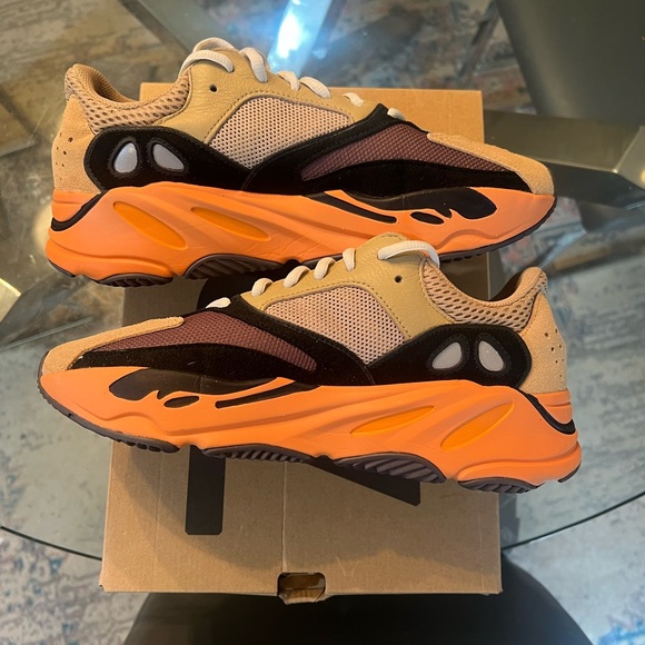 Yeezy Boost 700 size 9 ENFAMB - Picture 7 of 7